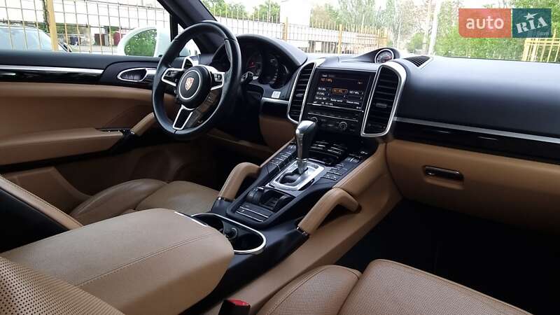 Внедорожник / Кроссовер Porsche Cayenne 2015 в Николаеве