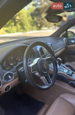Внедорожник / Кроссовер Porsche Cayenne 2016 в Киеве