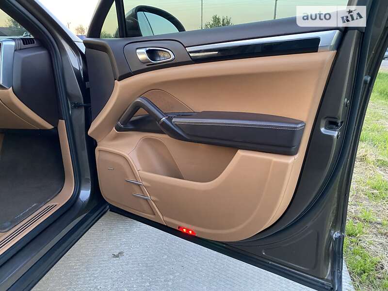 Позашляховик / Кросовер Porsche Cayenne 2012 в Павлограді