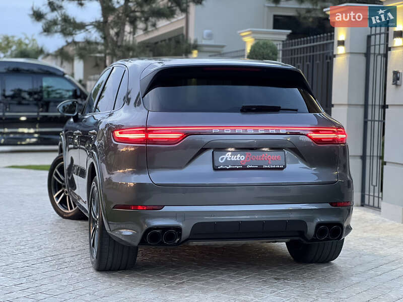 Позашляховик / Кросовер Porsche Cayenne 2018 в Одесі