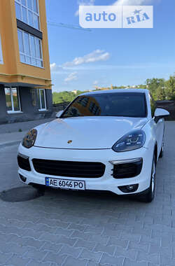 Внедорожник / Кроссовер Porsche Cayenne 2016 в Черновцах