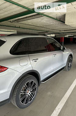 Внедорожник / Кроссовер Porsche Cayenne 2017 в 