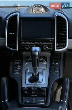 Внедорожник / Кроссовер Porsche Cayenne 2014 в 