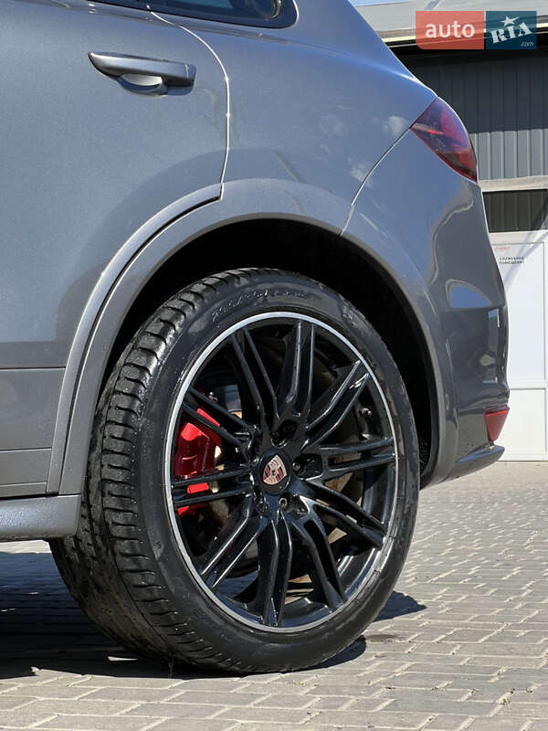 Позашляховик / Кросовер Porsche Cayenne 2014 в Одесі