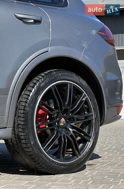 Внедорожник / Кроссовер Porsche Cayenne 2014 в 