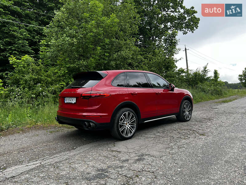 Внедорожник / Кроссовер Porsche Cayenne 2014 в Киеве