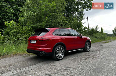 Внедорожник / Кроссовер Porsche Cayenne 2014 в 