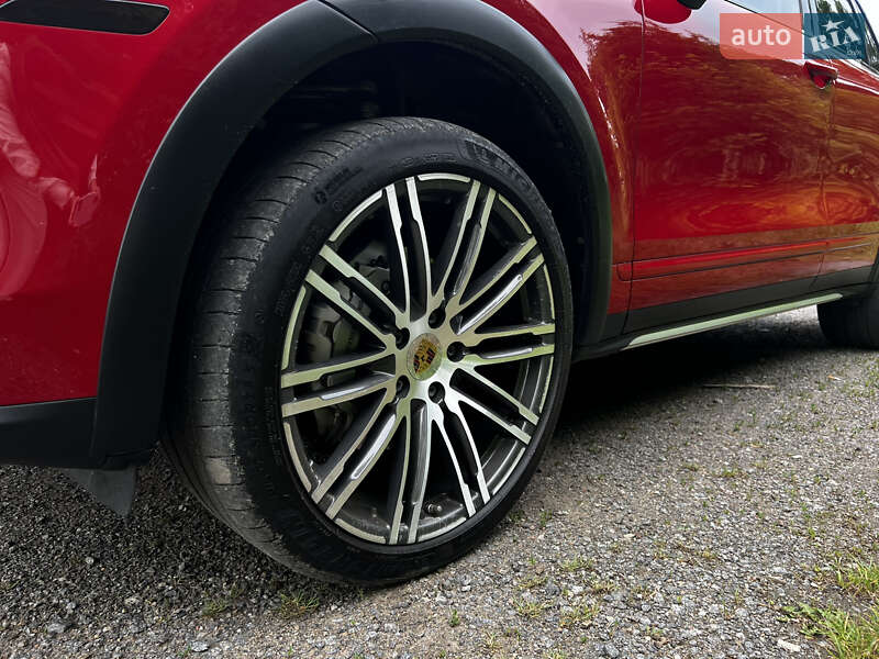 Внедорожник / Кроссовер Porsche Cayenne 2014 в Киеве