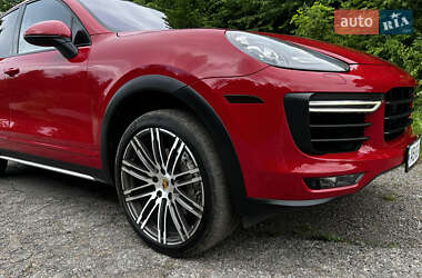 Внедорожник / Кроссовер Porsche Cayenne 2014 в 