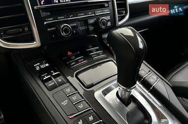 Внедорожник / Кроссовер Porsche Cayenne 2014 в 