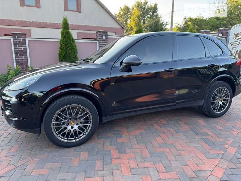 Внедорожник / Кроссовер Porsche Cayenne 2017 в 