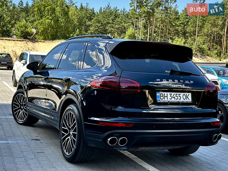 Внедорожник / Кроссовер Porsche Cayenne 2015 в Киеве