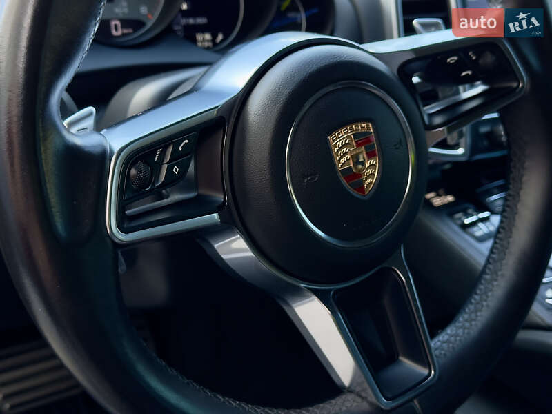 Внедорожник / Кроссовер Porsche Cayenne 2015 в Киеве