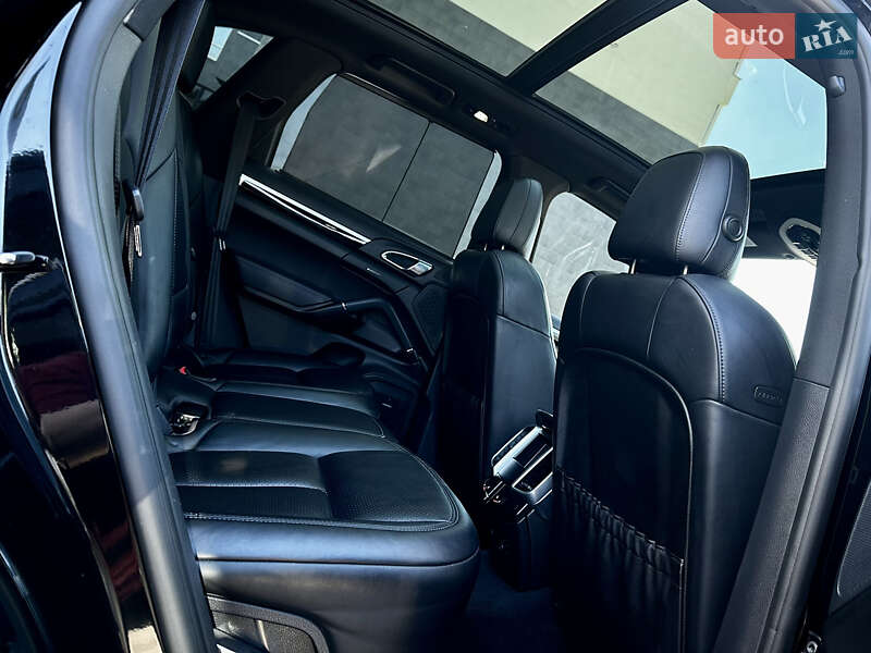 Внедорожник / Кроссовер Porsche Cayenne 2015 в Киеве