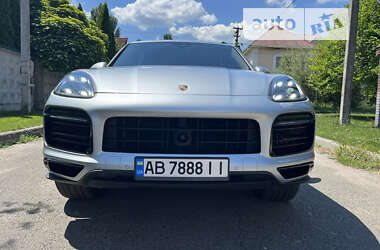 Внедорожник / Кроссовер Porsche Cayenne 2021 в Вишневом