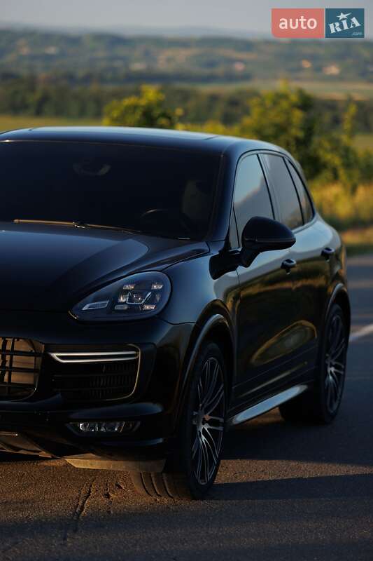 Внедорожник / Кроссовер Porsche Cayenne 2015 в Черновцах