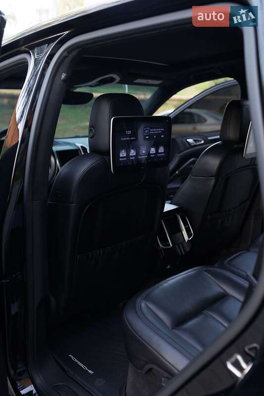 Внедорожник / Кроссовер Porsche Cayenne 2015 в Черновцах