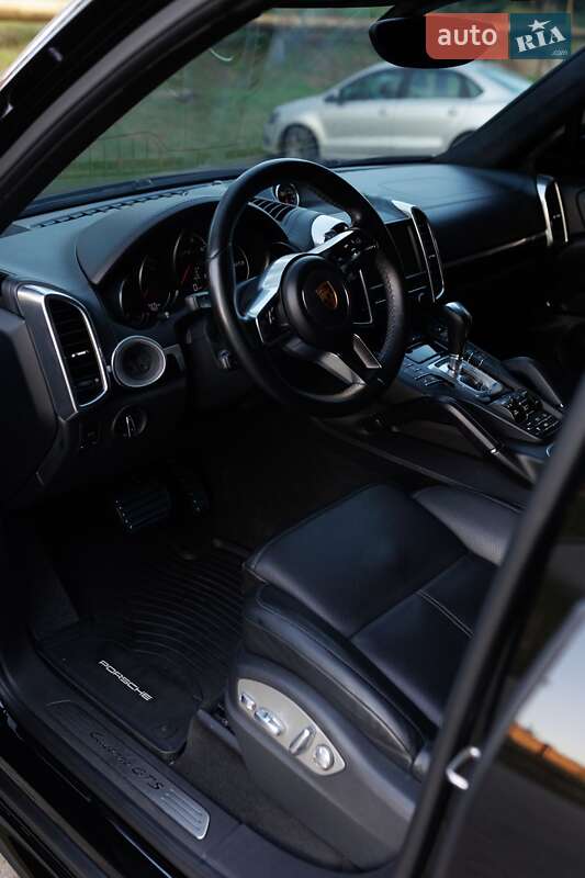 Внедорожник / Кроссовер Porsche Cayenne 2015 в Черновцах