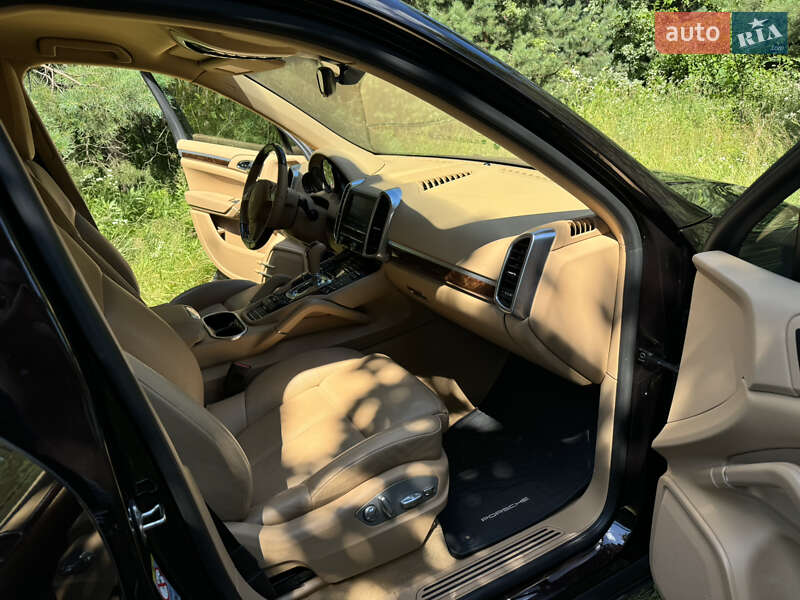 Позашляховик / Кросовер Porsche Cayenne 2013 в Києві