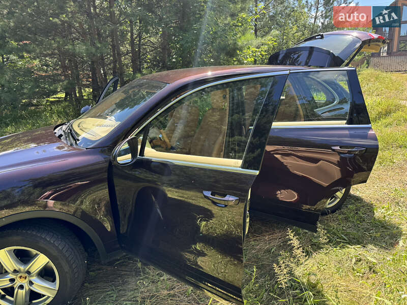 Позашляховик / Кросовер Porsche Cayenne 2013 в Києві