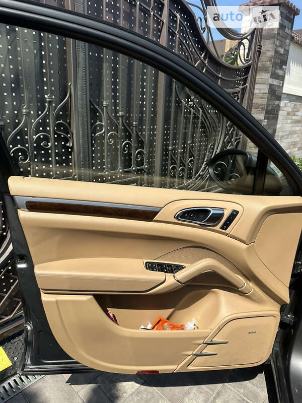Внедорожник / Кроссовер Porsche Cayenne 2013 в Одессе
