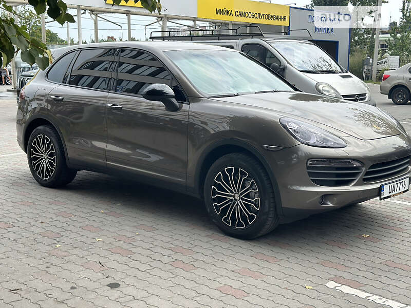 Внедорожник / Кроссовер Porsche Cayenne 2012 в Луцке