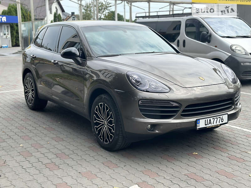 Внедорожник / Кроссовер Porsche Cayenne 2012 в Луцке