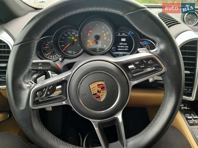 Внедорожник / Кроссовер Porsche Cayenne 2016 в Ужгороде