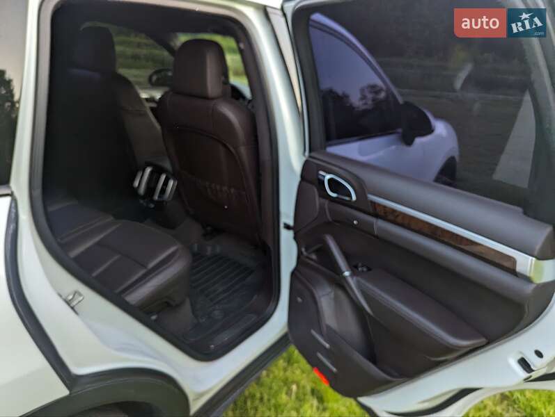 Внедорожник / Кроссовер Porsche Cayenne 2013 в Черкассах