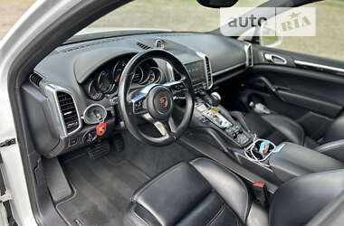 Внедорожник / Кроссовер Porsche Cayenne 2016 в 