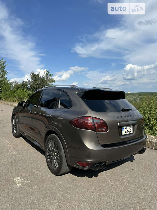 Внедорожник / Кроссовер Porsche Cayenne 2011 в Киеве