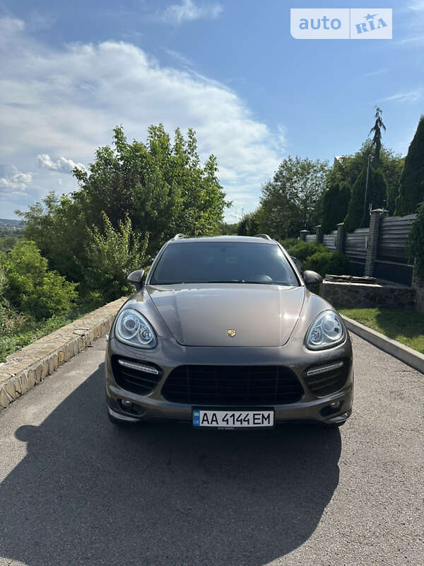 Внедорожник / Кроссовер Porsche Cayenne 2011 в Киеве