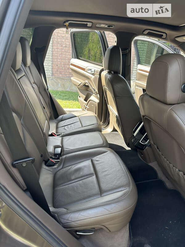 Внедорожник / Кроссовер Porsche Cayenne 2011 в Киеве