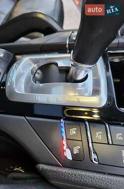 Внедорожник / Кроссовер Porsche Cayenne 2011 в 