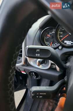 Внедорожник / Кроссовер Porsche Cayenne 2011 в 