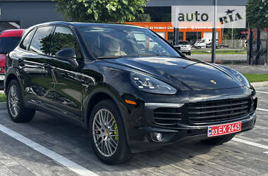 Позашляховик / Кросовер Porsche Cayenne 2016 в Луцьку