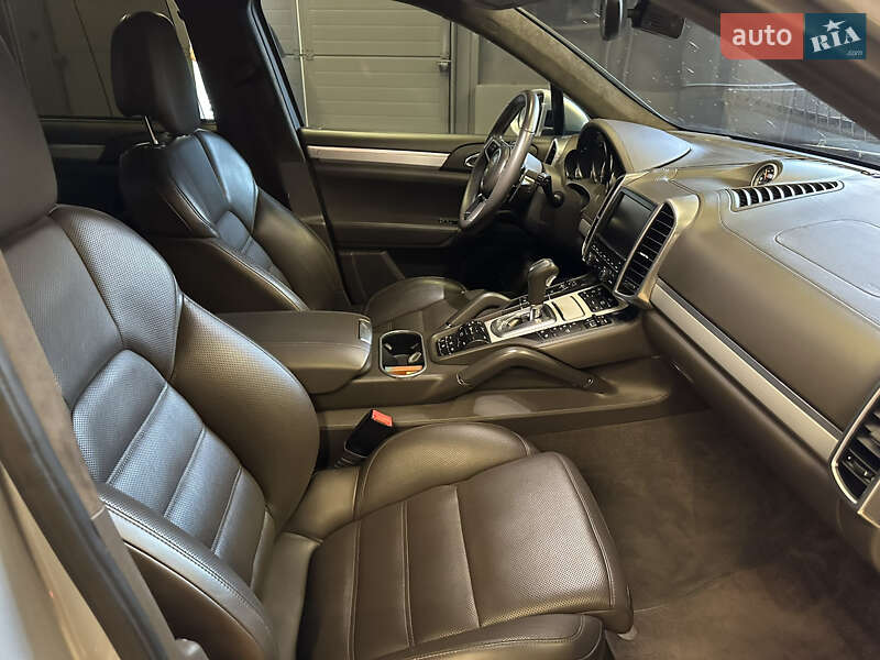 Внедорожник / Кроссовер Porsche Cayenne 2015 в Киеве фото 28 Внедорожник / Кроссовер Porsche Cayenne 2015 в Киеве