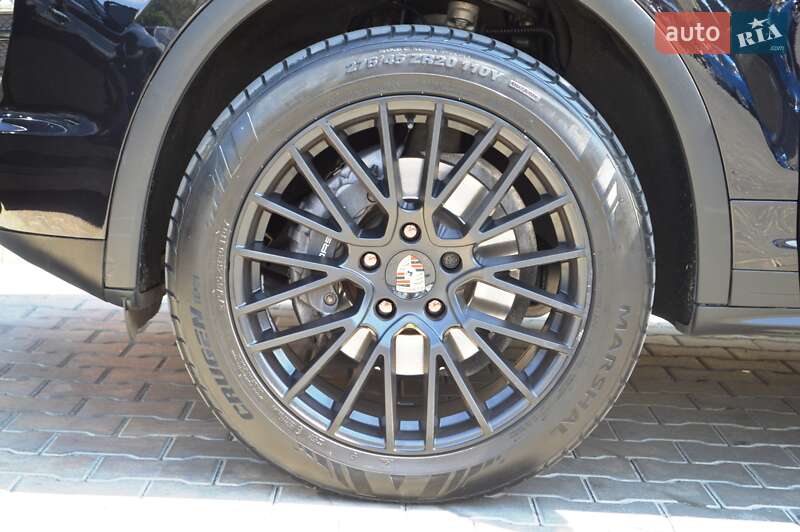 Позашляховик / Кросовер Porsche Cayenne 2013 в Одесі