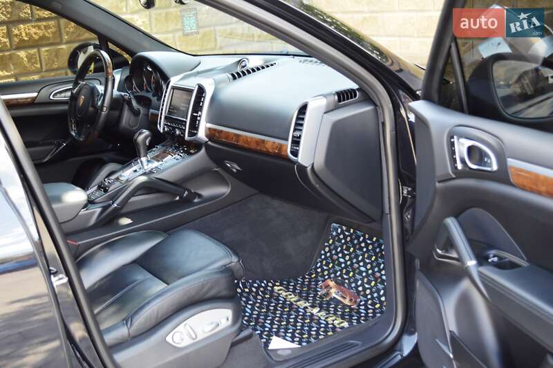 Позашляховик / Кросовер Porsche Cayenne 2013 в Одесі