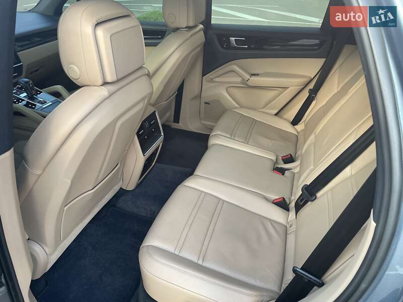 Позашляховик / Кросовер Porsche Cayenne 2017 в Києві
