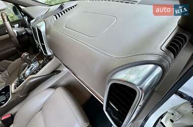 Позашляховик / Кросовер Porsche Cayenne 2011 в 