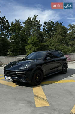 Внедорожник / Кроссовер Porsche Cayenne 2016 в 
