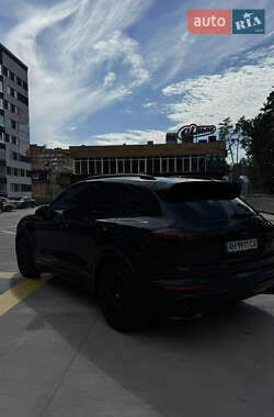 Внедорожник / Кроссовер Porsche Cayenne 2016 в 