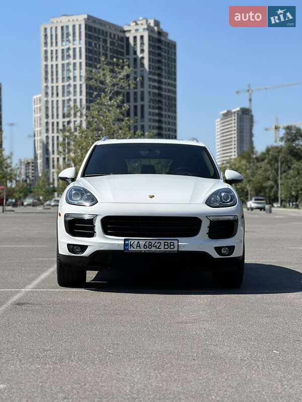 Внедорожник / Кроссовер Porsche Cayenne 2016 в Киеве