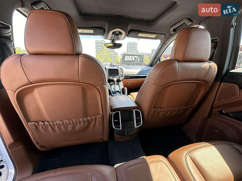 Внедорожник / Кроссовер Porsche Cayenne 2016 в Киеве