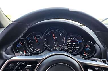 Внедорожник / Кроссовер Porsche Cayenne 2016 в 