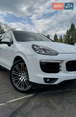 Внедорожник / Кроссовер Porsche Cayenne 2017 в 