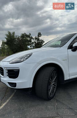 Внедорожник / Кроссовер Porsche Cayenne 2017 в 