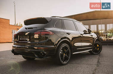 Внедорожник / Кроссовер Porsche Cayenne 2015 в 