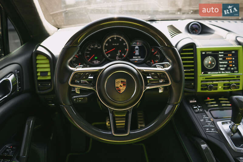 Внедорожник / Кроссовер Porsche Cayenne 2015 в Киеве